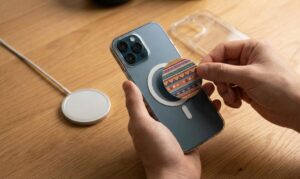 MagSafeにステッカーを挟むのはアリ？挟み方と注意点を徹底解説